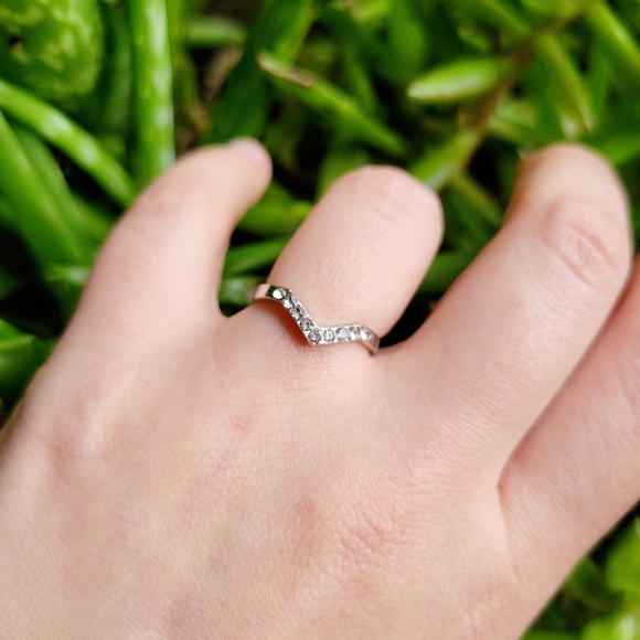 New Classic Silver Simple Dainty Silver Rhinestone Arrow Wishbone Ring, sz 5 - Picture 7 of 9